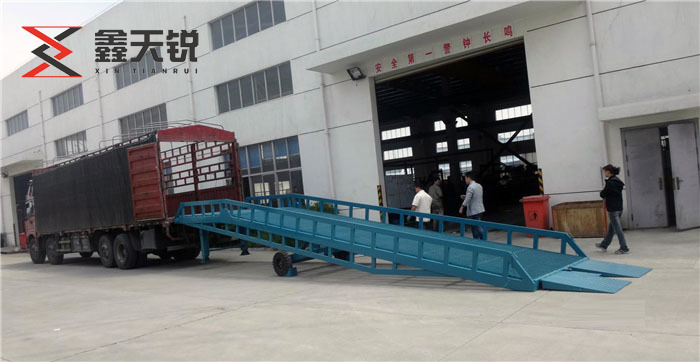 昆玉移动式登车桥