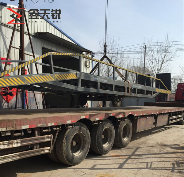 昆玉移动式登车桥装车发货