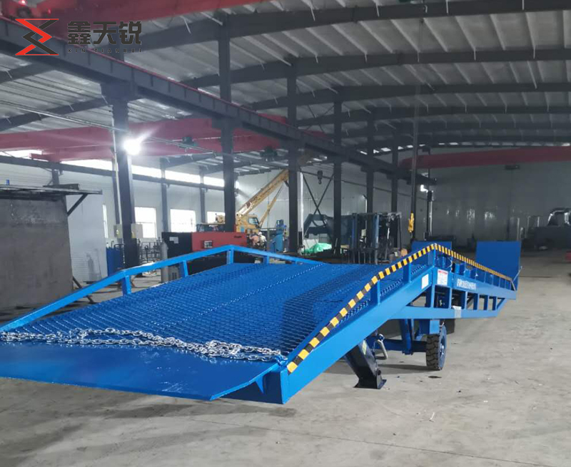 昆玉移动式液压登车桥生产车间